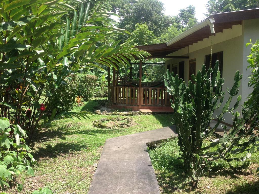 Cabinas Caribe Luna Cahuita Exterior photo
