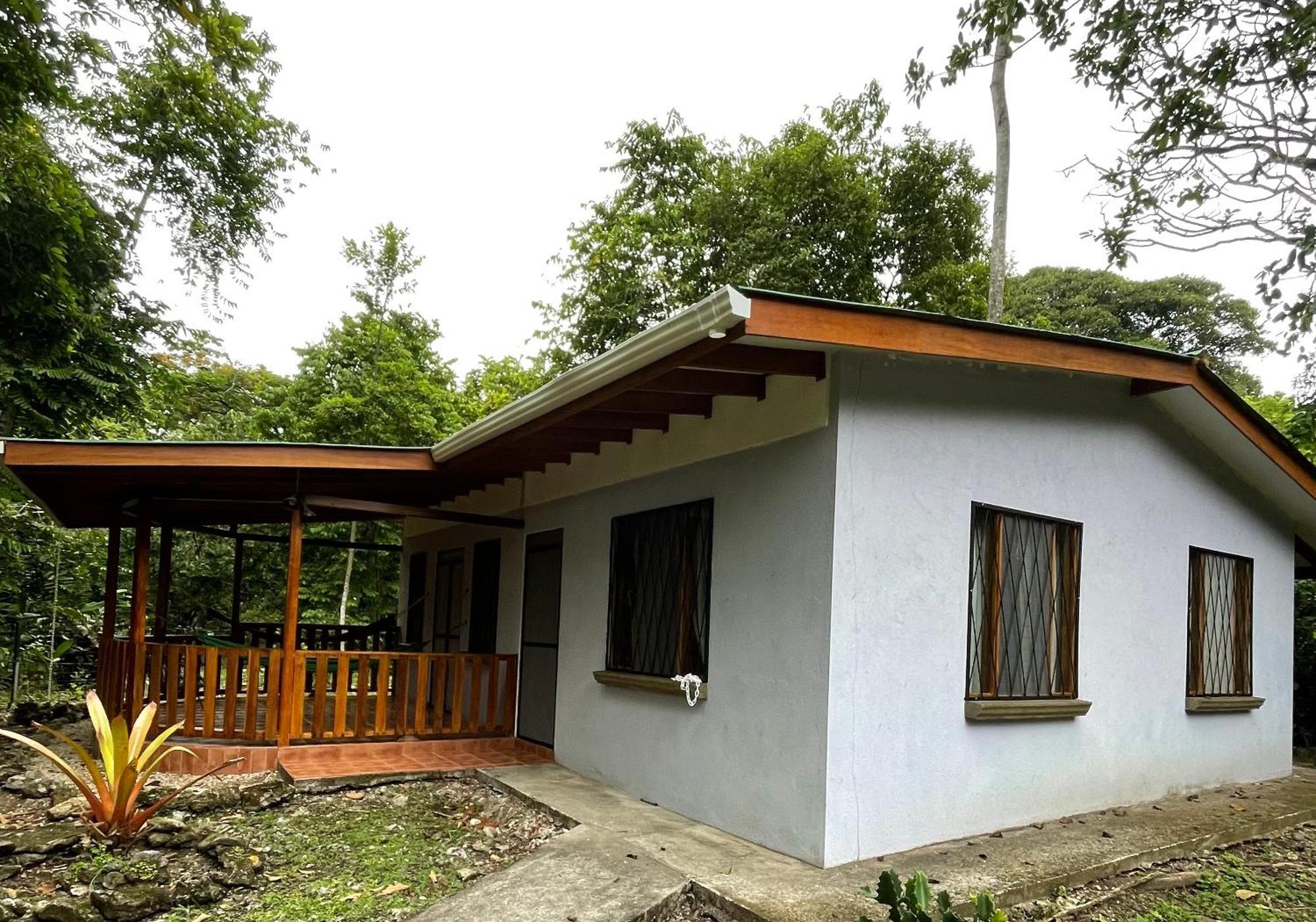 Cabinas Caribe Luna Cahuita Exterior photo