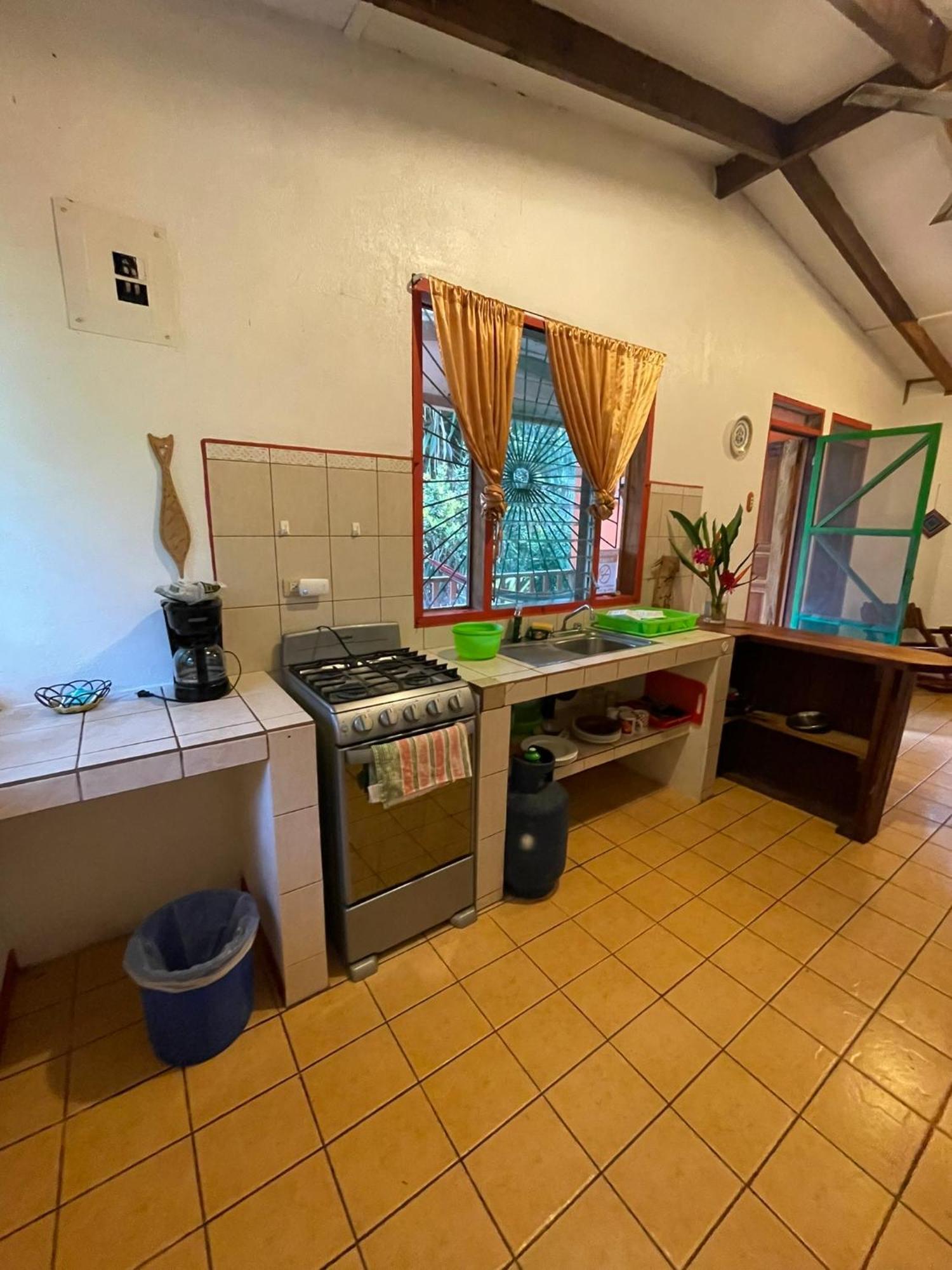 Cabinas Caribe Luna Cahuita Exterior photo