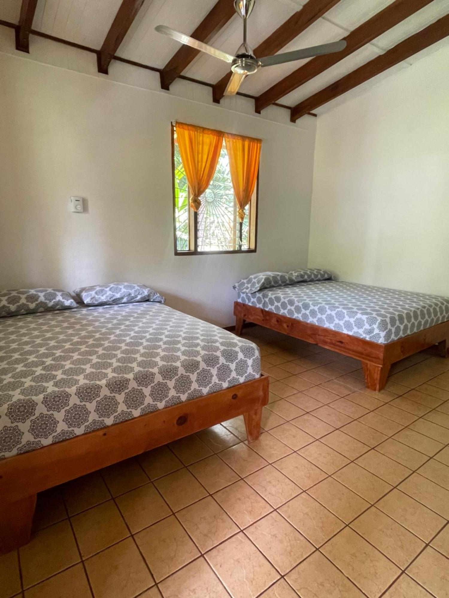 Cabinas Caribe Luna Cahuita Exterior photo