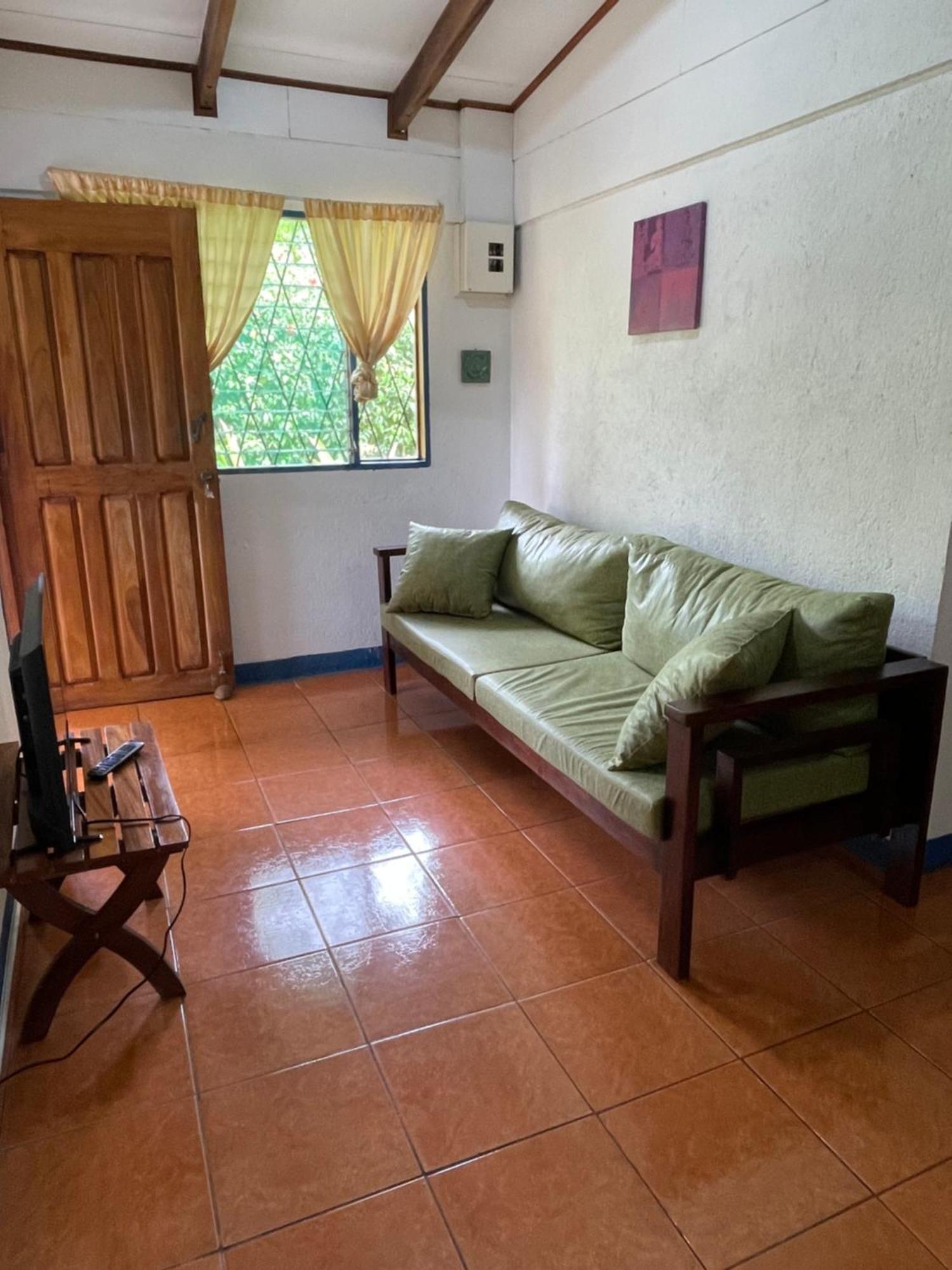Cabinas Caribe Luna Cahuita Exterior photo