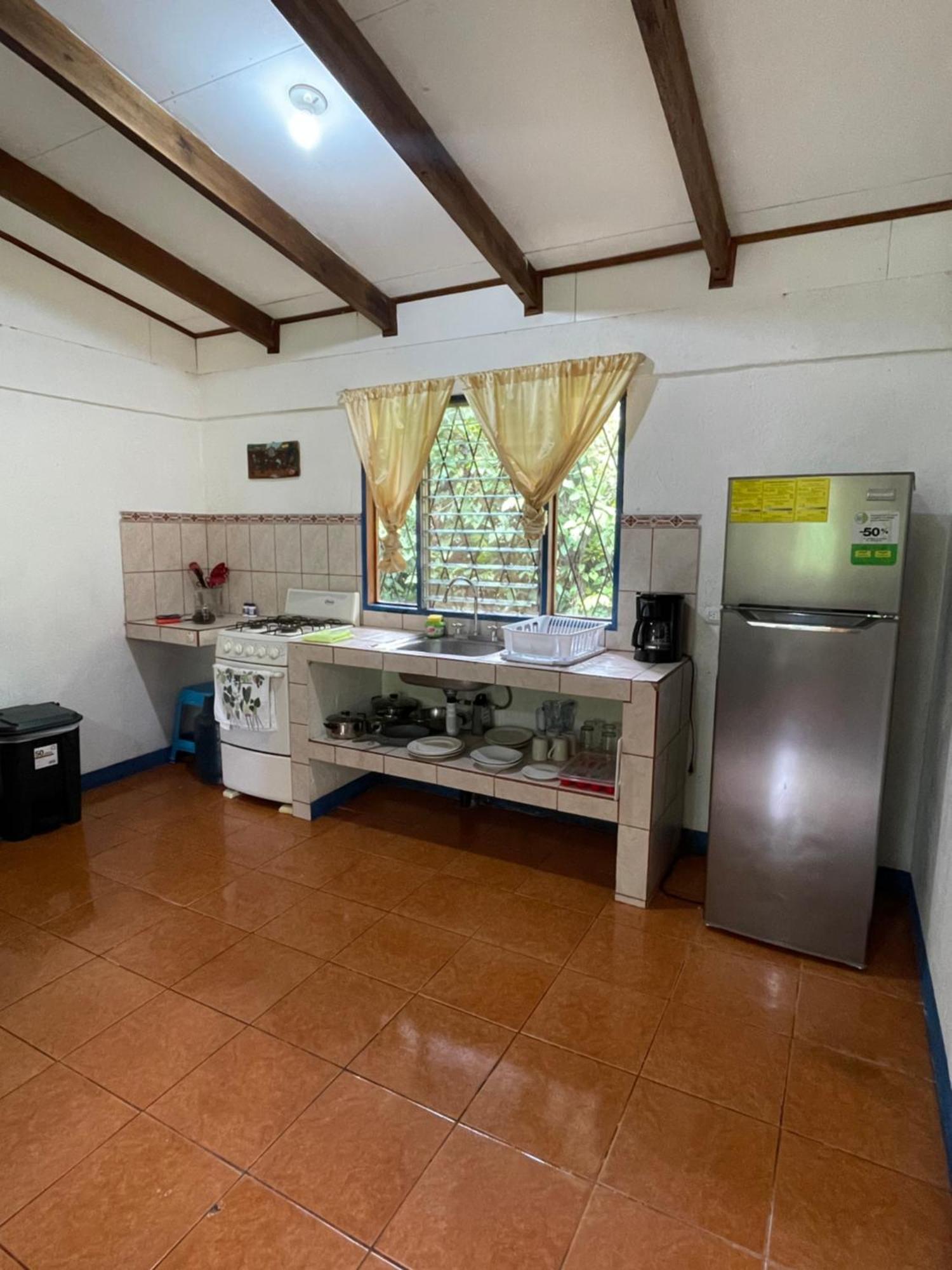 Cabinas Caribe Luna Cahuita Exterior photo