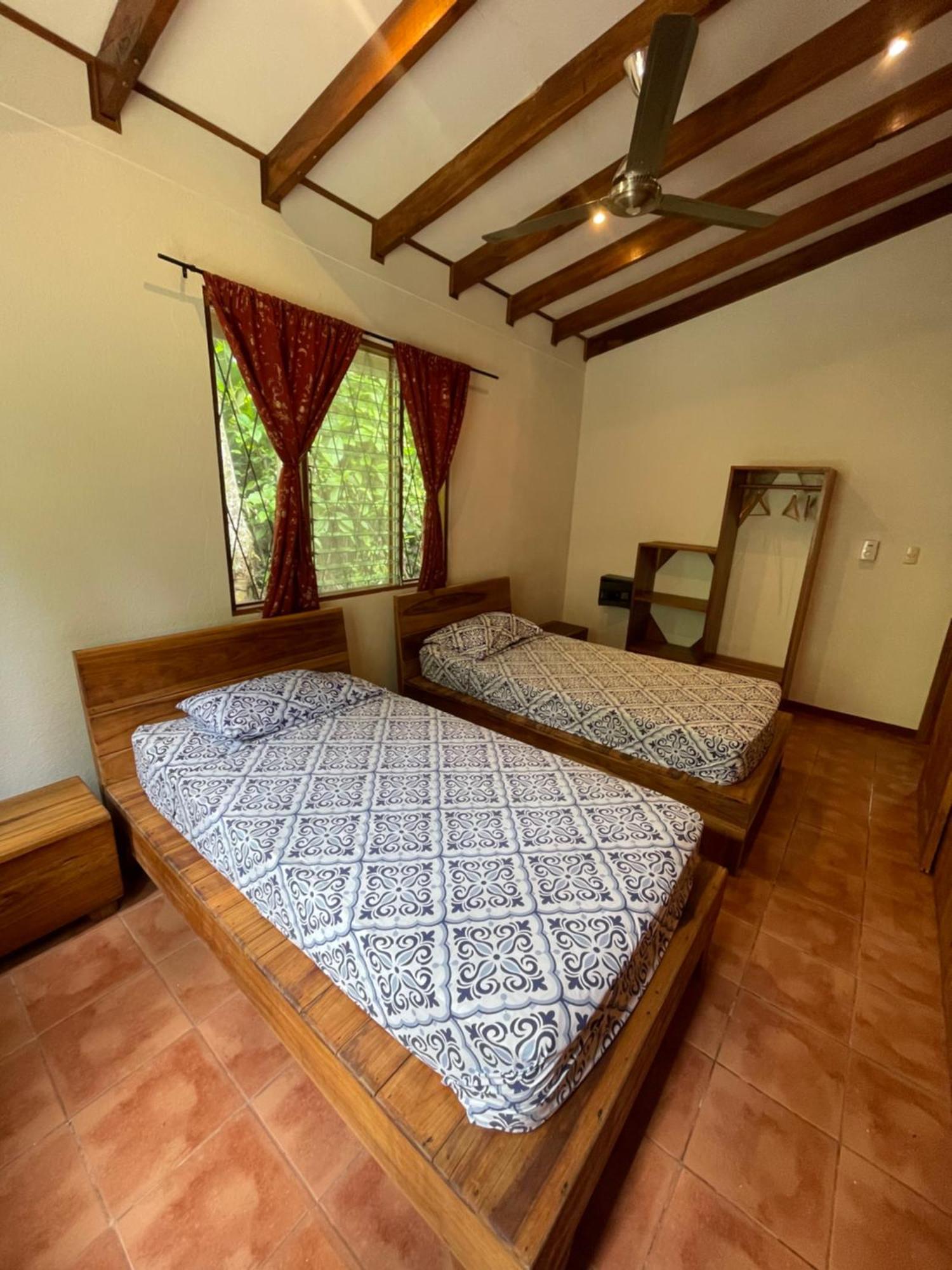Cabinas Caribe Luna Cahuita Exterior photo