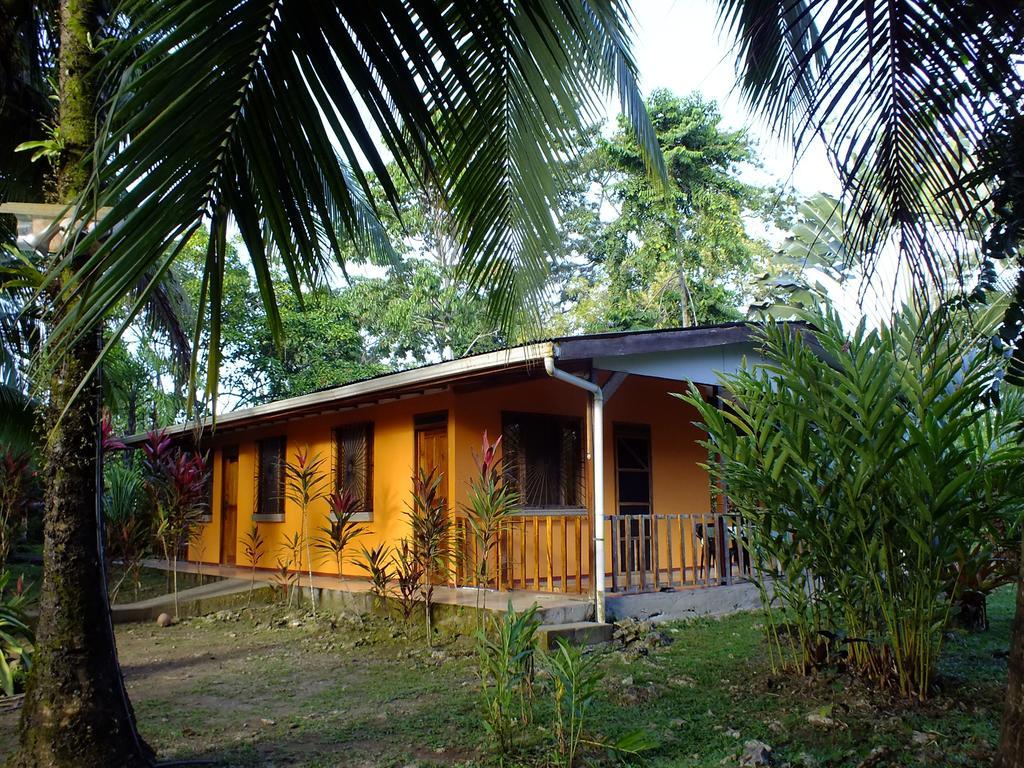 Cabinas Caribe Luna Cahuita Exterior photo