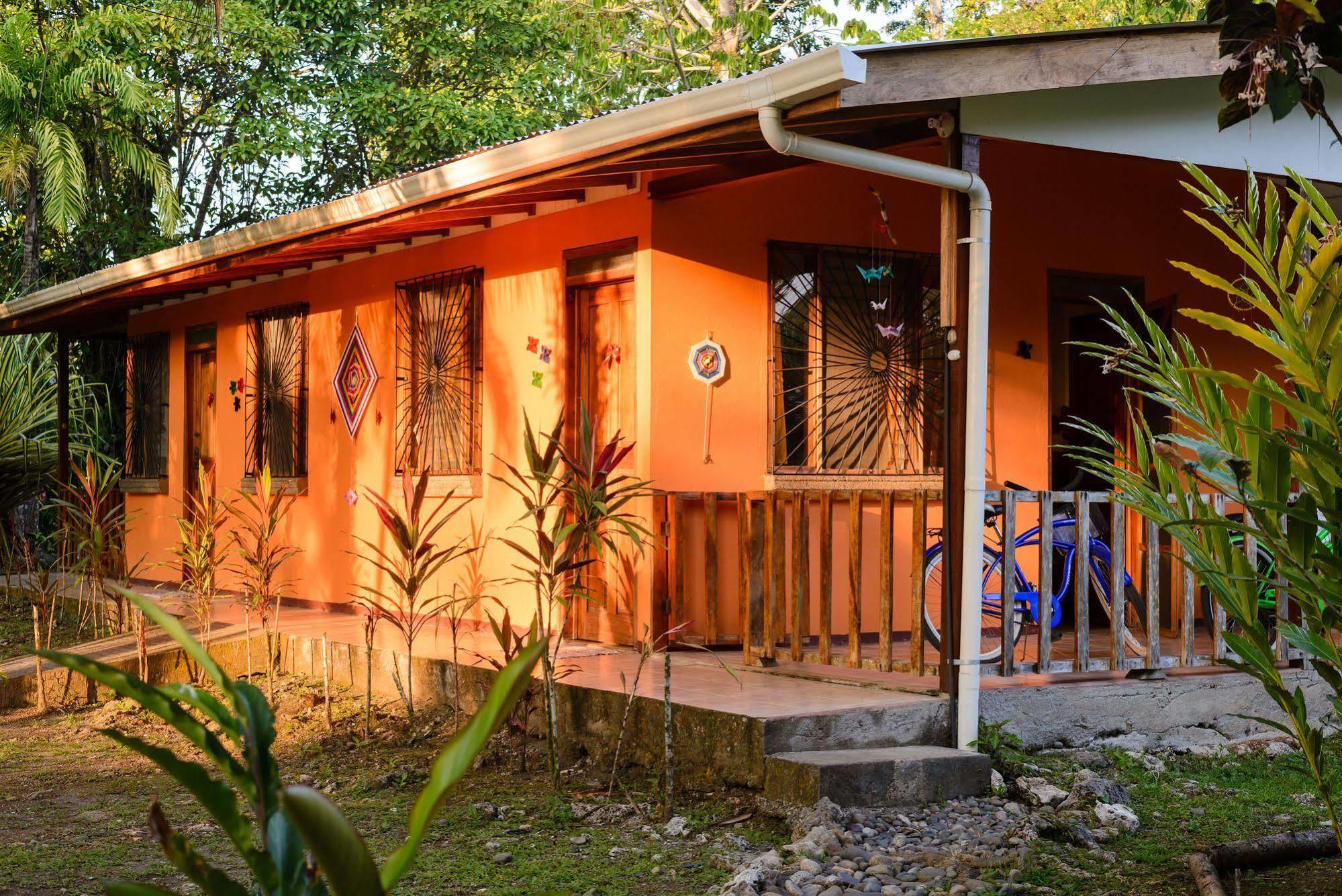 Cabinas Caribe Luna Cahuita Exterior photo